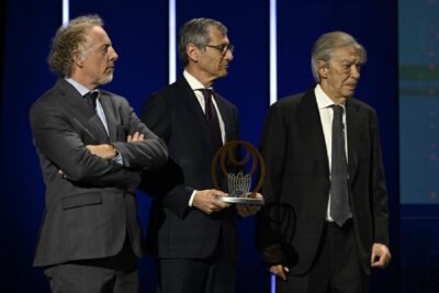 A sinistra, Nicola Monti, AD di Edison, e Giorgio Colombo, Direttore HR e ICT, premiati agli Assolombarda Awards